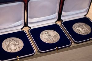 Špičky európskej hemato-onkológie v Bratislave: Nadácia Kvapka Nádeje si pripomenula 30 rokov transplantácií kostnej drene u detí