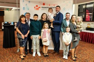 Špičky európskej hemato-onkológie v Bratislave: Nadácia Kvapka Nádeje si pripomenula 30 rokov transplantácií kostnej drene u detí