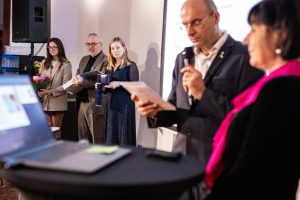 Špičky európskej hemato-onkológie v Bratislave: Nadácia Kvapka Nádeje si pripomenula 30 rokov transplantácií kostnej drene u detí