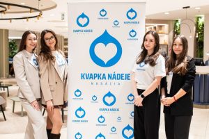 Špičky európskej hemato-onkológie v Bratislave: Nadácia Kvapka Nádeje si pripomenula 30 rokov transplantácií kostnej drene u detí